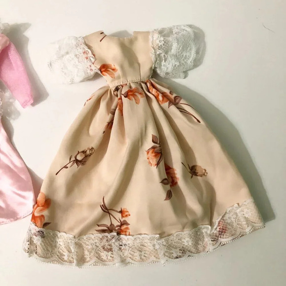Assorted Lot of  Dolls Dresses Barbie and Other Clothing - Picture 6 of 15